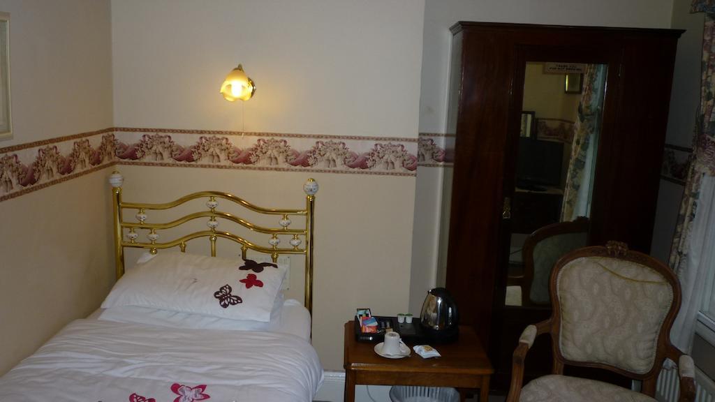 Leadon House Hotel Ледбъри Стая снимка